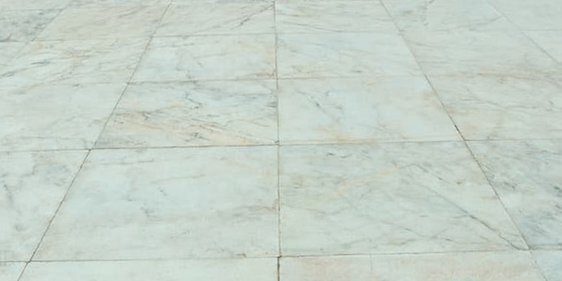 Baños de mármol en Huelva que unen elegancia, calma y funcionalidad Baños de mármol en Huelva que unen elegancia, calma y funcionalidad