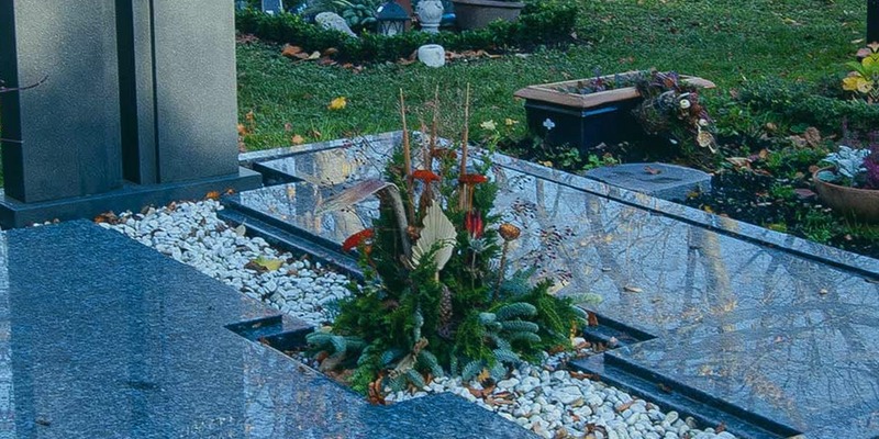 Lápidas en mármol de Huelva que honran la memoria con belleza y respeto